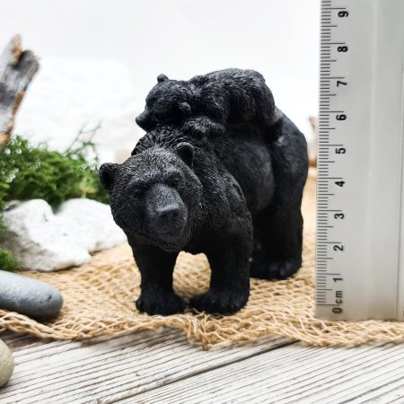 Медведица с медвежонком М