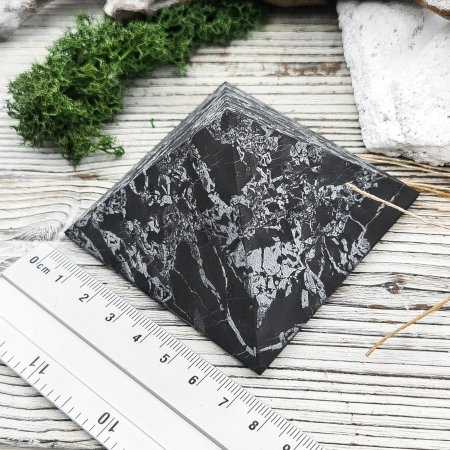 Пирамида с кварцем 7 см, шунгит