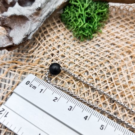 Цепочка на шею с бусиной-шарм, шунгит