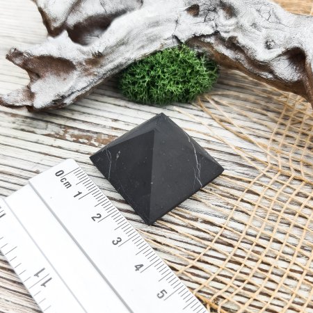 Набор пирамиды шлифованные, шунгит