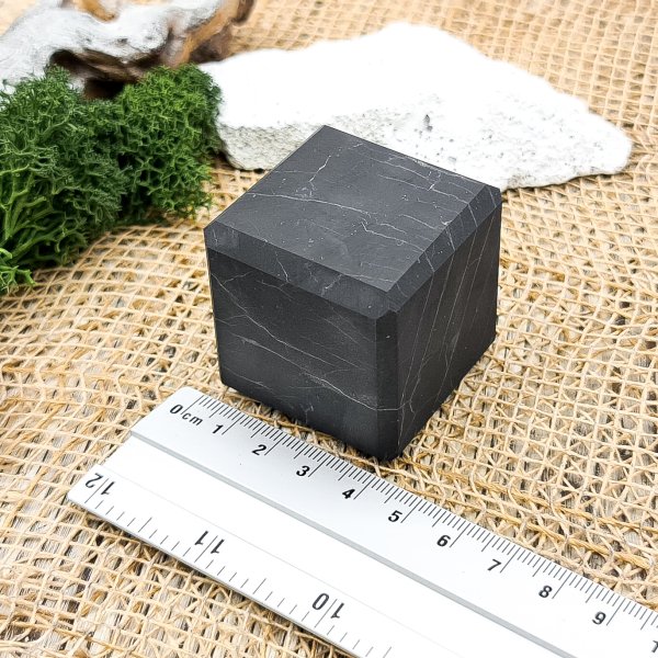 картинка Куб шлифованный 4 см, шунгит от интернет-магазина Планета Шунгита