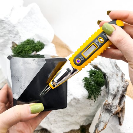 Куб полированный со скошенным краем 7 см, шунгит