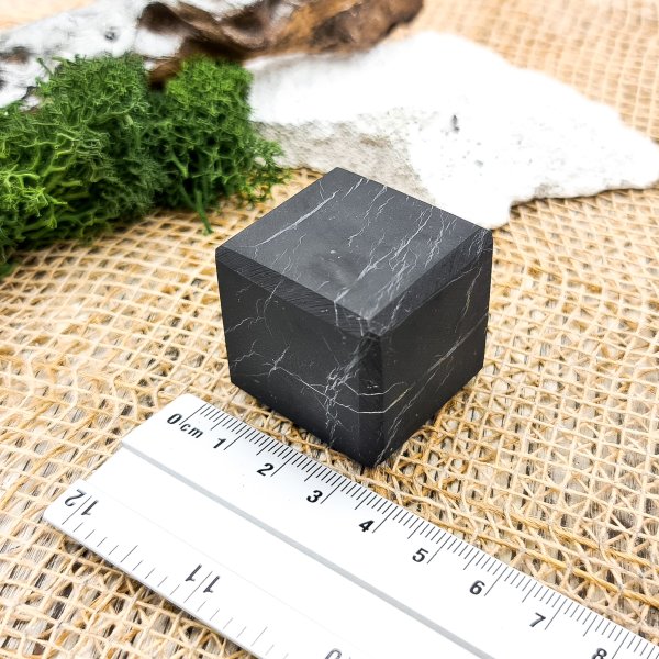 картинка Куб шлифованный 3 см, шунгит от интернет-магазина Планета Шунгита