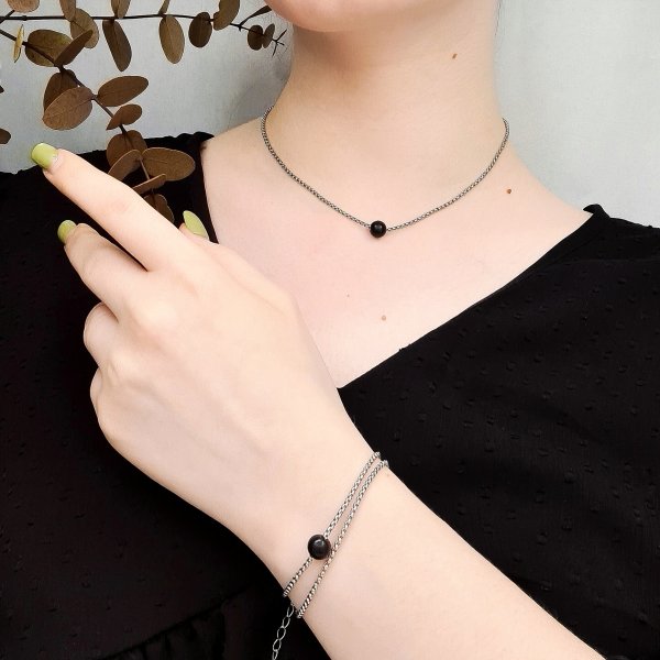 картинка Браслет на цепочке с бусиной-шарм, шунгит от интернет- магазина Планета шунгита