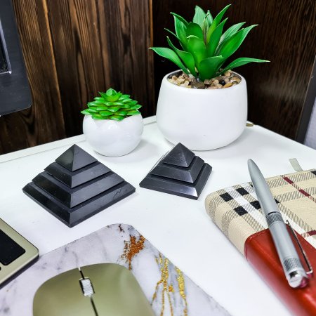 Пирамида Саккара 7 см, шунгит