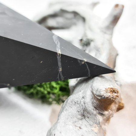 Пирамида Голода шлифованная 6 см, шунгит