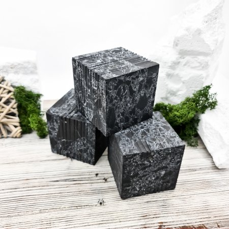 Куб ребристый 7 см с кварцем