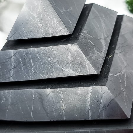 Пирамида Саккара 8 см, шунгит