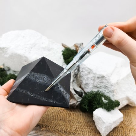 Пирамида с кварцем 10 см