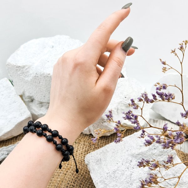 картинка Женский браслет на руку из натурального минерала шунгит от интернет - магазина Планета шунгита