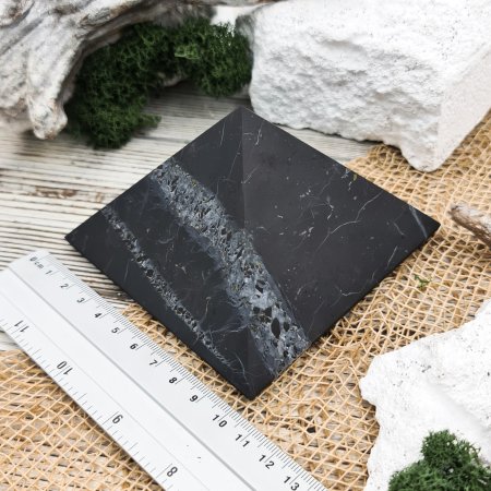 Пирамида с кварцем 10 см