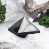 Пирамида полированная 3 см, шунгит