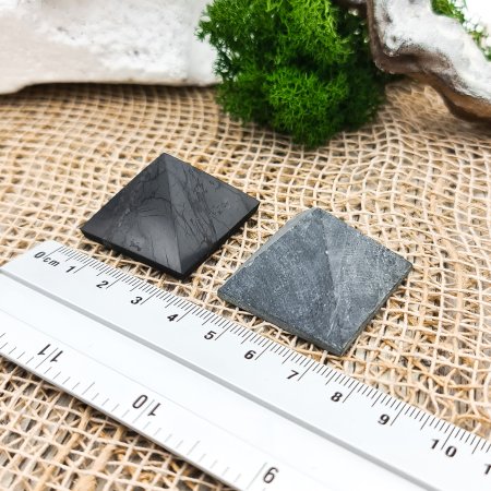 Пирамиды гармонизаторы шунгит/талькохлорит 3 см, шунгит