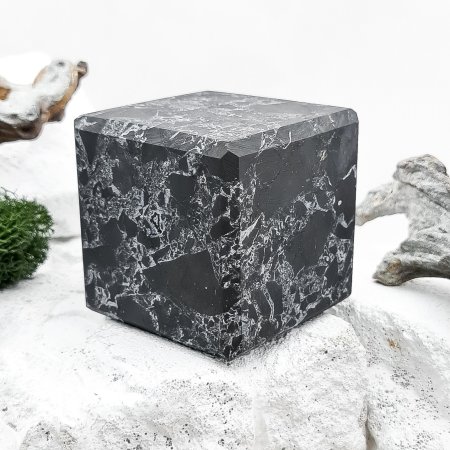 Куб с кварцем 7 см, шунгит