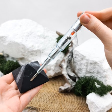 Пирамида с кварцем 5 см