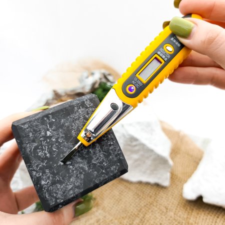 Куб с кварцем 6 см, шунгит