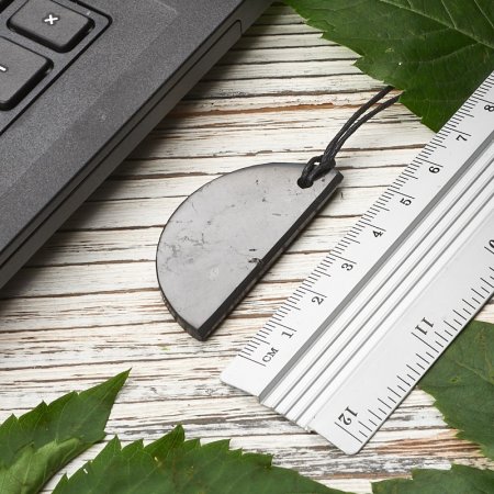 Кулон "Полумесяц", шунгит