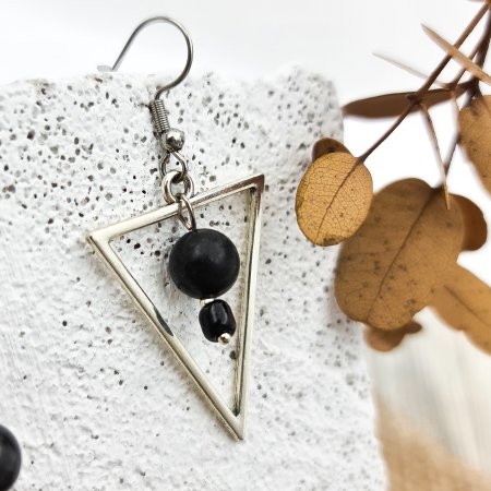 Серьги с подвеской "треугольник", шунгит