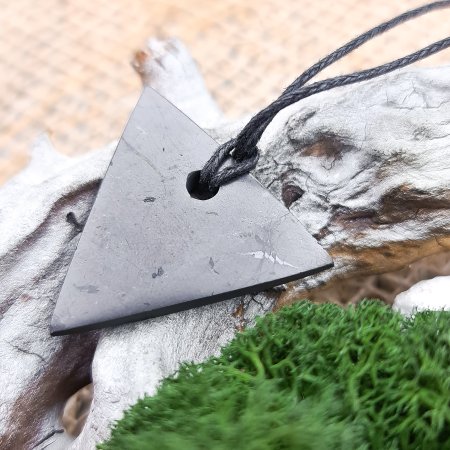 Оберег "Треугольник" женский, шунгит