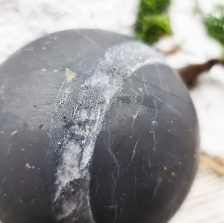 Шар c кварцем 4 см, шунгит