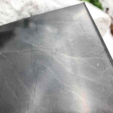 Пирамида полированная 20 см, шунгит