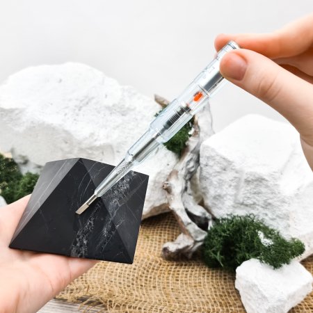 Пирамида с кварцем 8 см