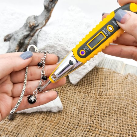 Металлическая закладка для книг "Ягодки" с бусинами, шунгит