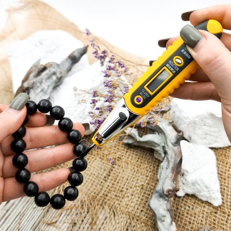 Браслет на резинке с бусиной 12 мм, шунгит