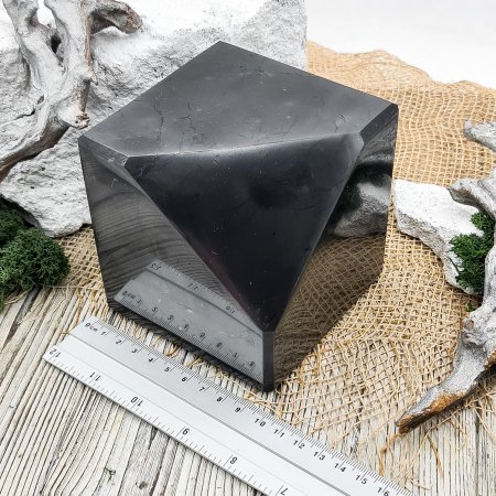 Куб полированный со скошенным краем 10 см, шунгит