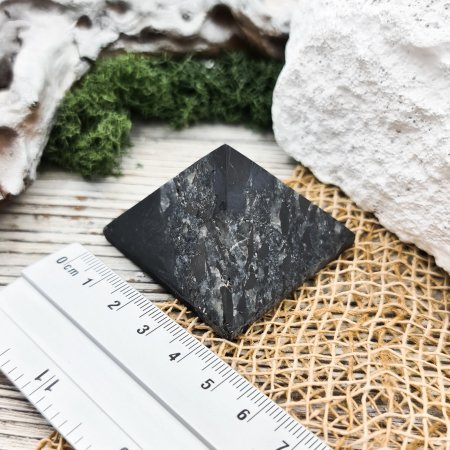 Пирамида с кварцем 4 см