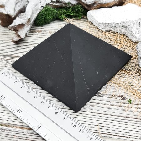 Набор пирамиды шлифованные, шунгит