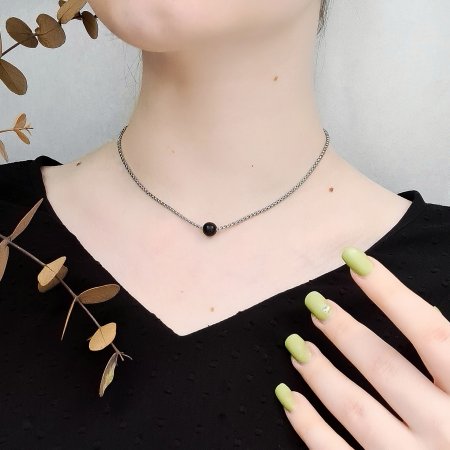 Цепочка на шею с бусиной-шарм, шунгит