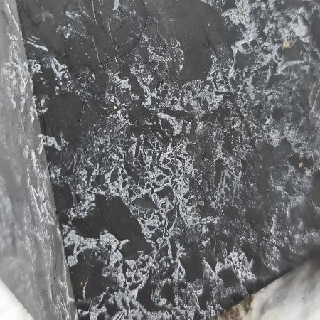 Пирамида Голода с кварцем 3 см, шунгит