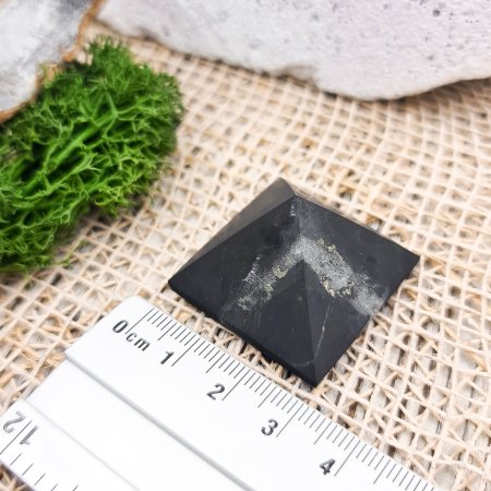 Пирамида с кварцем 3 см