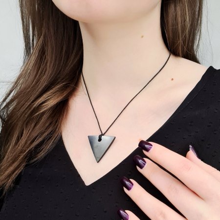 Оберег "Треугольник" женский, шунгит