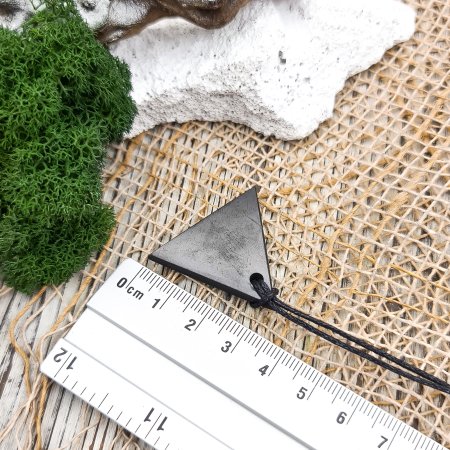 Оберег "Треугольник" мужской, шунгит