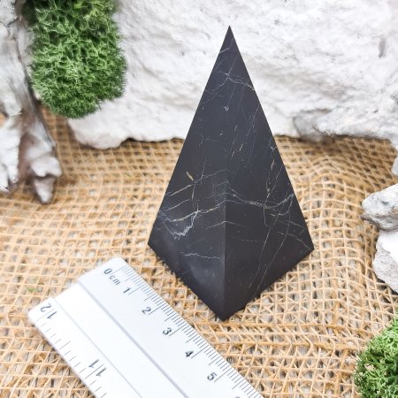 Пирамида Голода шлифованная 4 см, шунгит