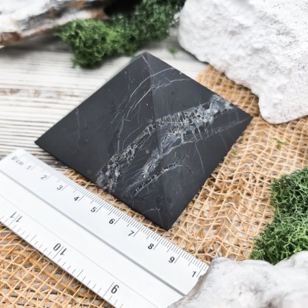 Пирамида с кварцем 8 см