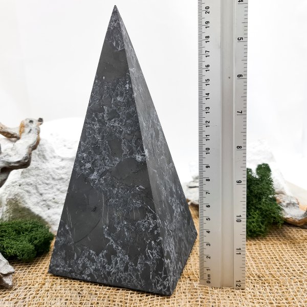 картинка Пирамида Голода с кварцем 10 см, шунгит от интернет- магазина Планета шунгита