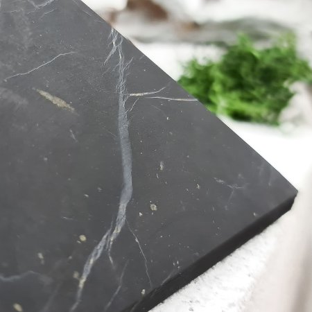 Пирамида шлифованная 8 см, шунгит