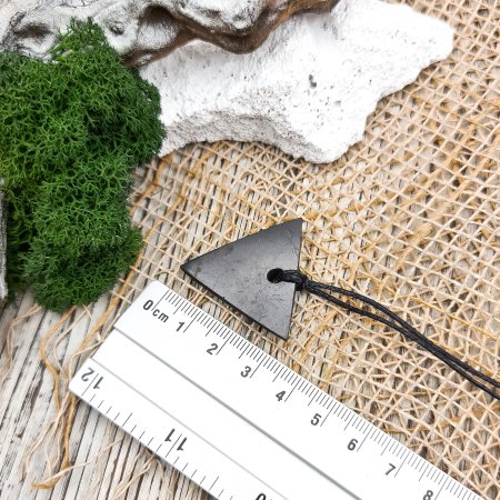 Оберег "Треугольник" женский, шунгит