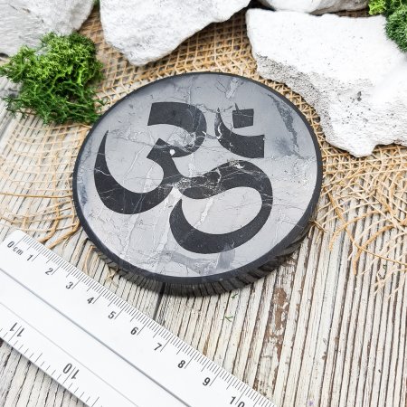 Плитка круглая полированная c гравировкой ОМ 10 см, шунгит