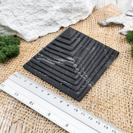 Пирамида ребристая 11 см, шунгит