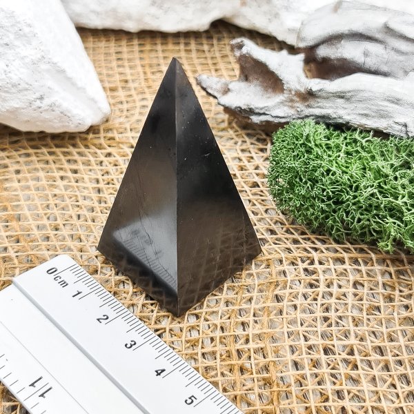 картинка Пирамида Голода полированная 3 см, шунгит от интернет- магазина Планета шунгита