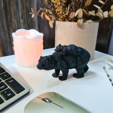 Медведица с медвежонком М