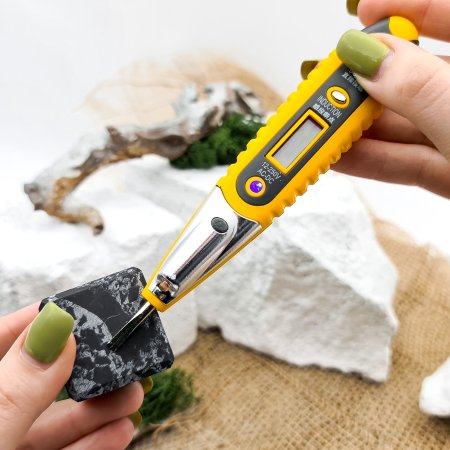 Куб с кварцем 3 см, шунгит