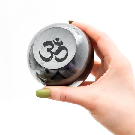 Скошенный шар с гравировкой Ом , шунгит