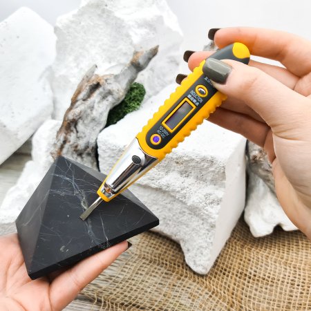 Пирамида шлифованная 8 см, шунгит