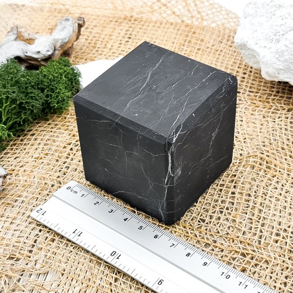 картинка Куб шлифованный 6 см, шунгит от интернет-магазина Планета Шунгита