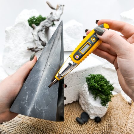 Пирамида восьмигранная 9 см, шунгит